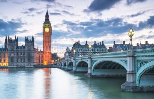 108472954big-ben-the-houses-of-parliament-at-night-london-uk