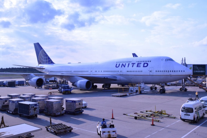 United plane at the ariport