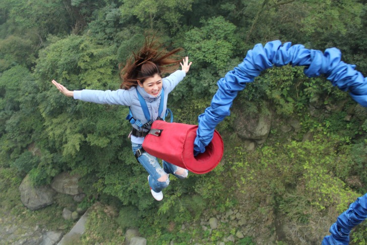 Bungee jumping girl