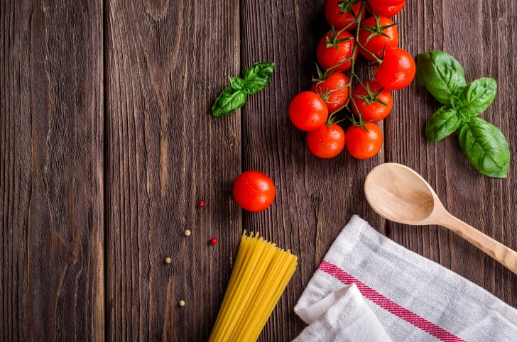 Spaghetti and tomatoes