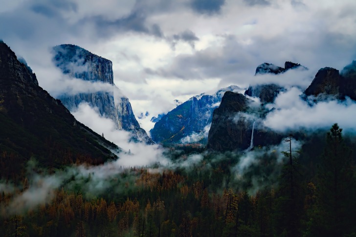 Mist over the cliffs