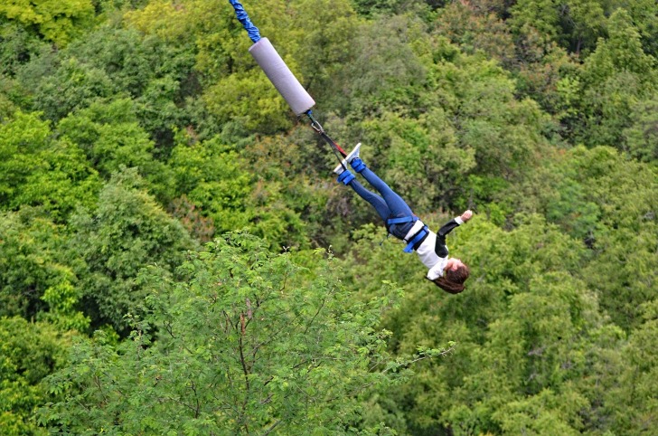 Falling on a bungee cord