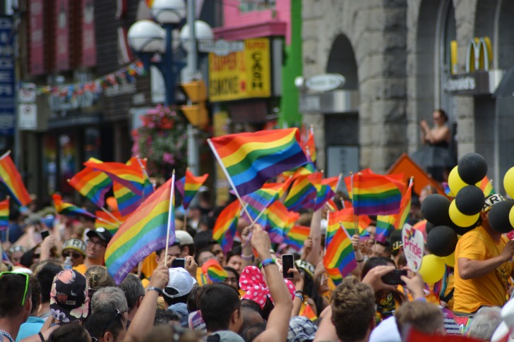 HOTEL GAY BERHAMPIRAN SAYA