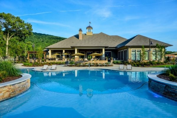 Luxurious apartment with a pool