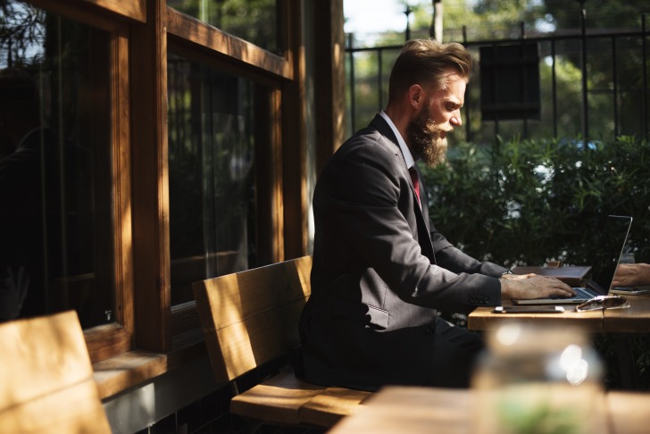 Bearded businessman in a cafe