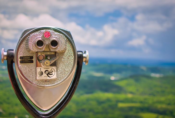Coin operated binocular