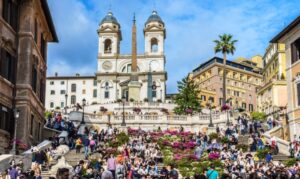 Crowds in Rome, piazza spagna