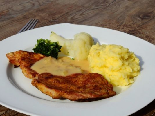 Schnitzel with potatoes