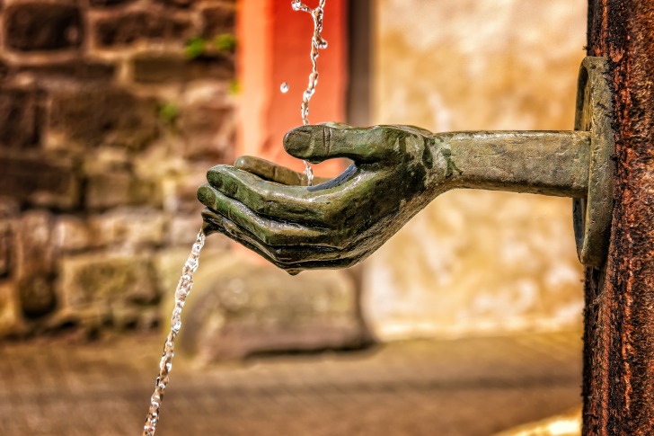 Hand fountain