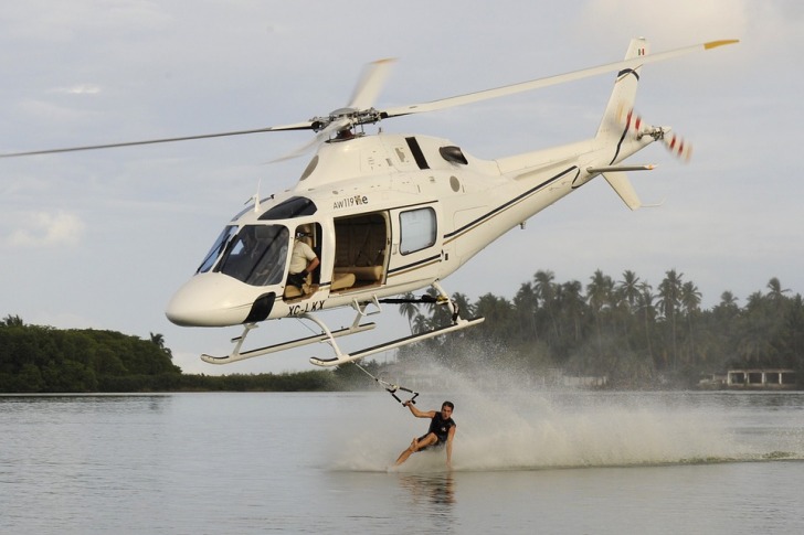 Helicopter water skiing