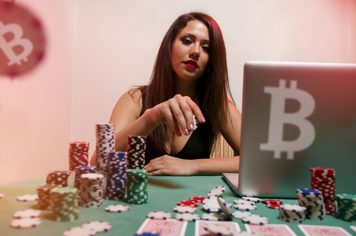 Playing casino and poker games online and paying in crypto currencies