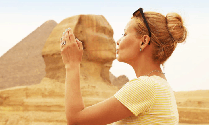 Great Sphinx of Giza, a monumental limestone statue situated on the Giza Plateau near Cairo, Egypt
