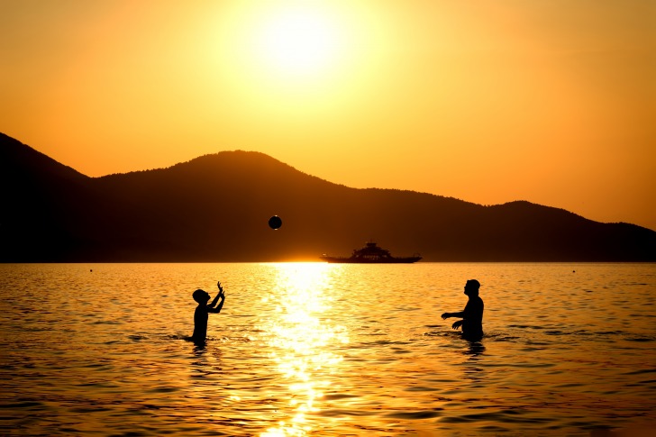 Water volleyball