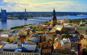 riga-latviya-nebo-doma-reka