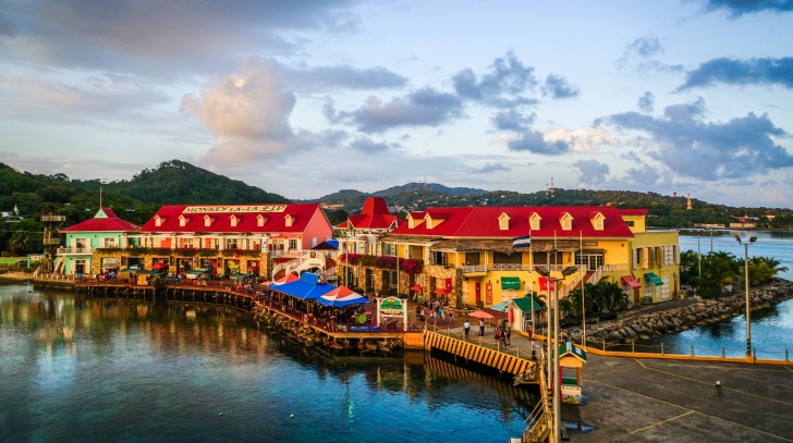 Roatan port cafes