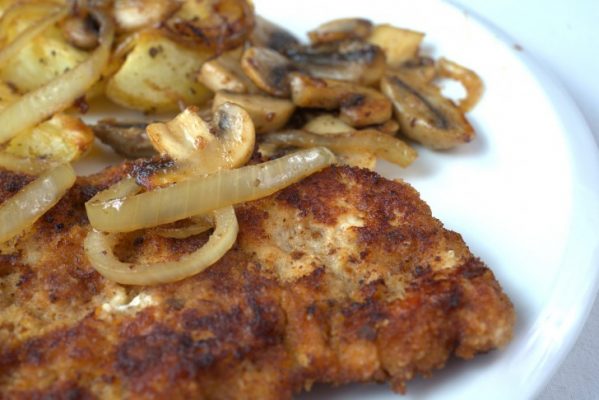 Schnitzel with onions