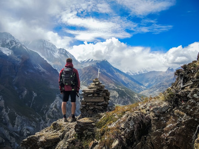 Traveling solo and trekking